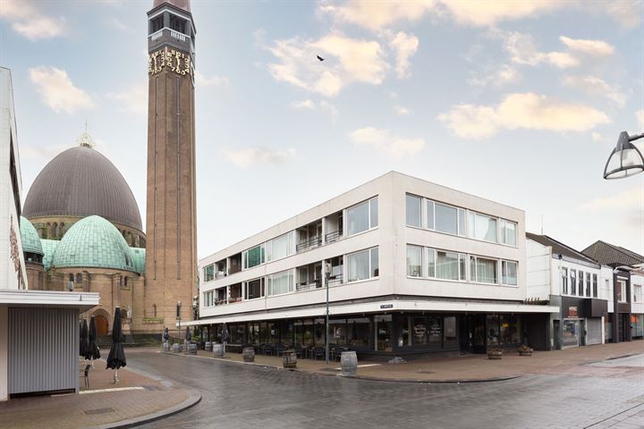 review St. Jansplein 15 waalwijk